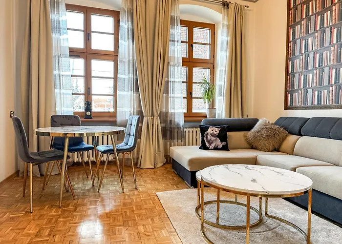 Luxury Decor & Amazing Island Views, Center! 5mins Rynek アパート *