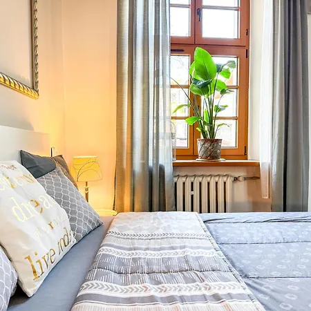 Luxury Decor & Amazing Island Views, Center! 5mins Rynek 아파트