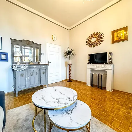 Luxury Decor & Amazing Island Views, Center! 5mins Rynek 아파트