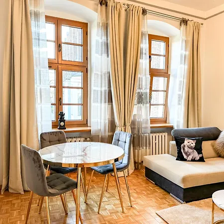 Apartment Luxury Decor & Amazing Island Views, Center! 5mins Rynek