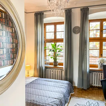 아파트 Luxury Decor & Amazing Island Views, Center! 5mins Rynek 브로츠와프