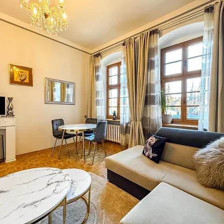 Luxury Decor & Amazing Island Views, Center! 5mins Rynek